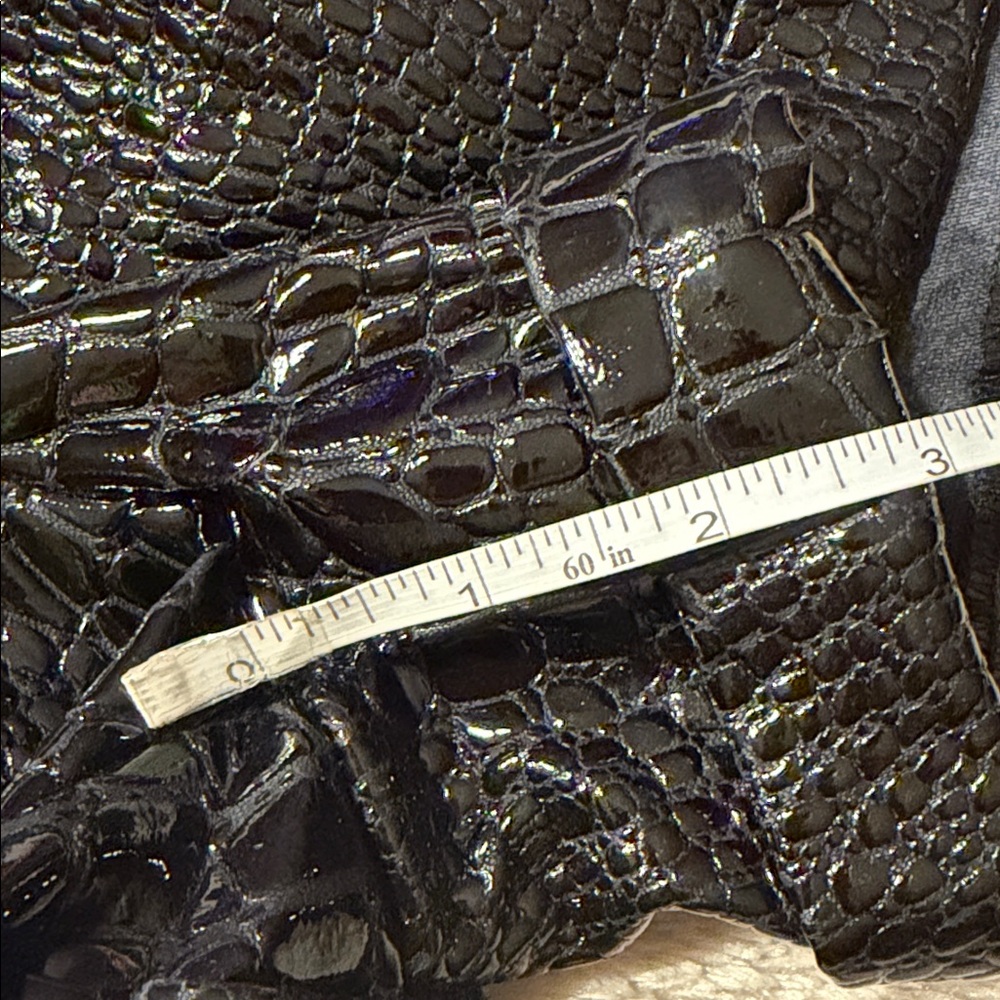 SAINT GENIES Croc Embossed Shorts - Picture 12 of 14